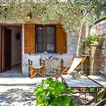 Irida Skopelos Apartman *