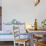 Irida Skopelos Apartman *