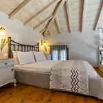 Irida Skopelos Apartman *