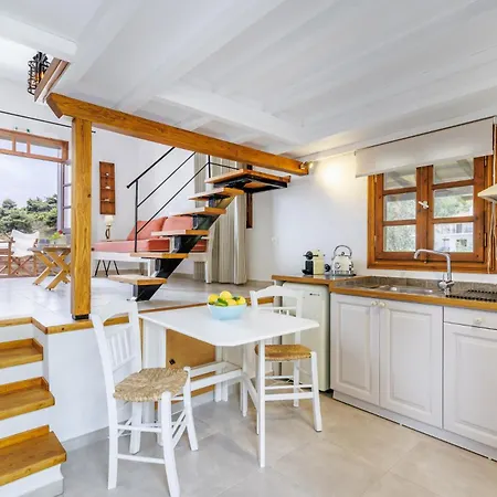 Irida Skopelos