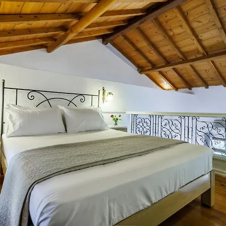 Irida Skopelos * Stafylos