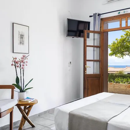 Irida Skopelos * Stafylos